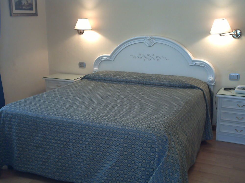 Hotel Annabella Roof Terrace ฟลอเรนซ์ ภายนอก รูปภาพ
