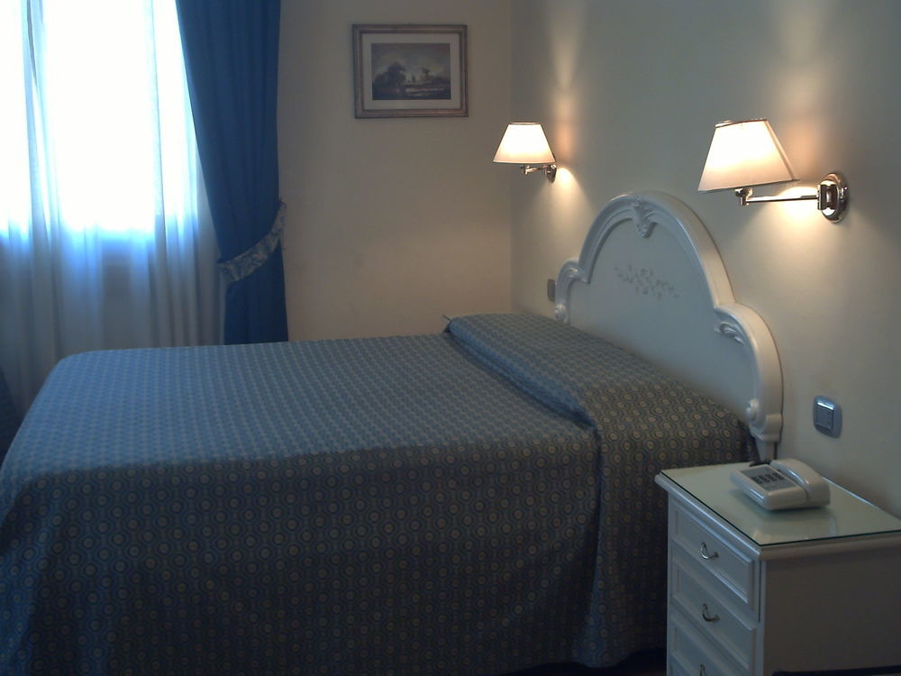 Hotel Annabella Roof Terrace ฟลอเรนซ์ ภายนอก รูปภาพ